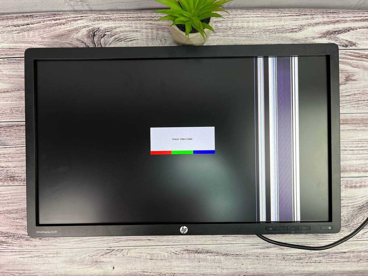 Монітор 23" HP EliteDisplay E231 FullHD VGA/DVI/DisplayPort уцінка