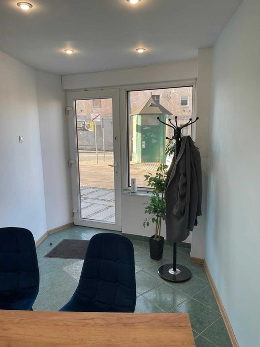 Wynajmę lokal w bardzo dobrej lokalizacji  pl. wolności 9