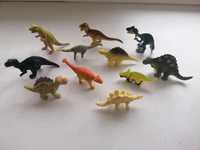 Продам фигурки  Динозавры Супердевушки