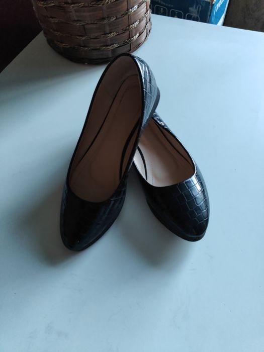 Туфлі балетки босоніжки