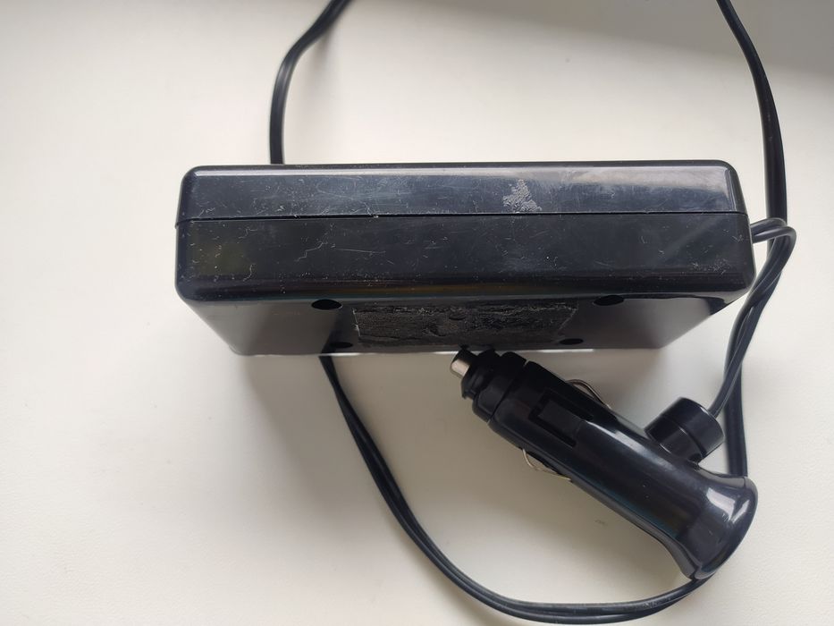 Автомобільний зарядний пристрій з розгалужувачем на 3 гнізда + 2 USB