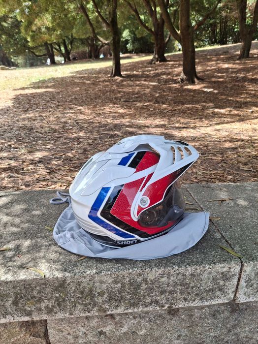 Equipamento de moto,  capacete e casaco