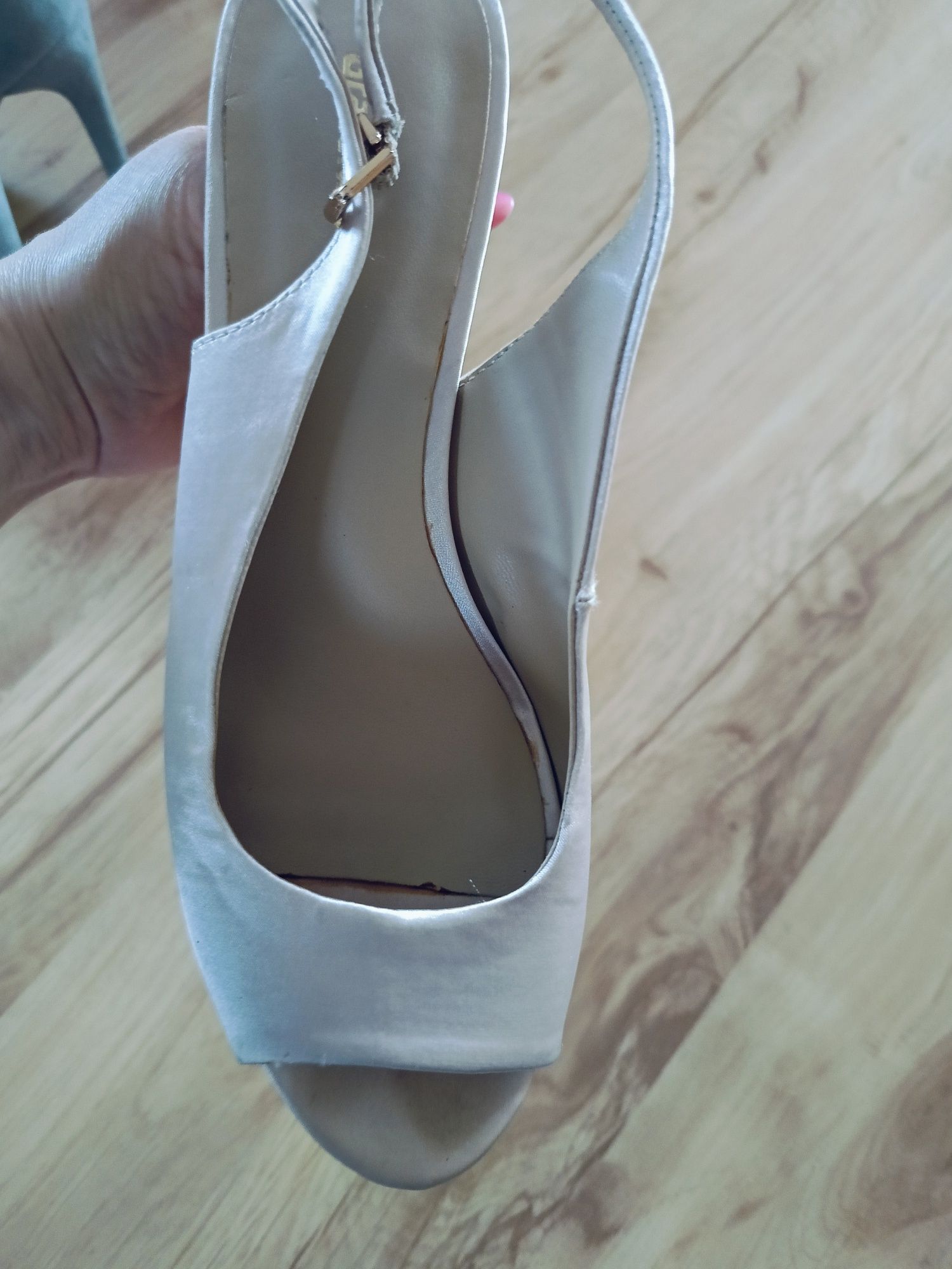 Sprzedam buty na niskim obcasie