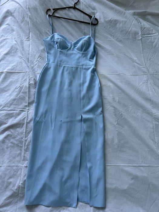 Сукня голуба з розрізом