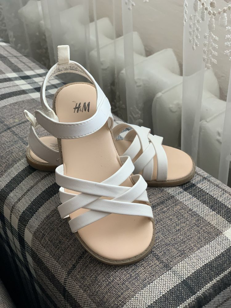 Босоніжки H&M, туфлі для дівчинки