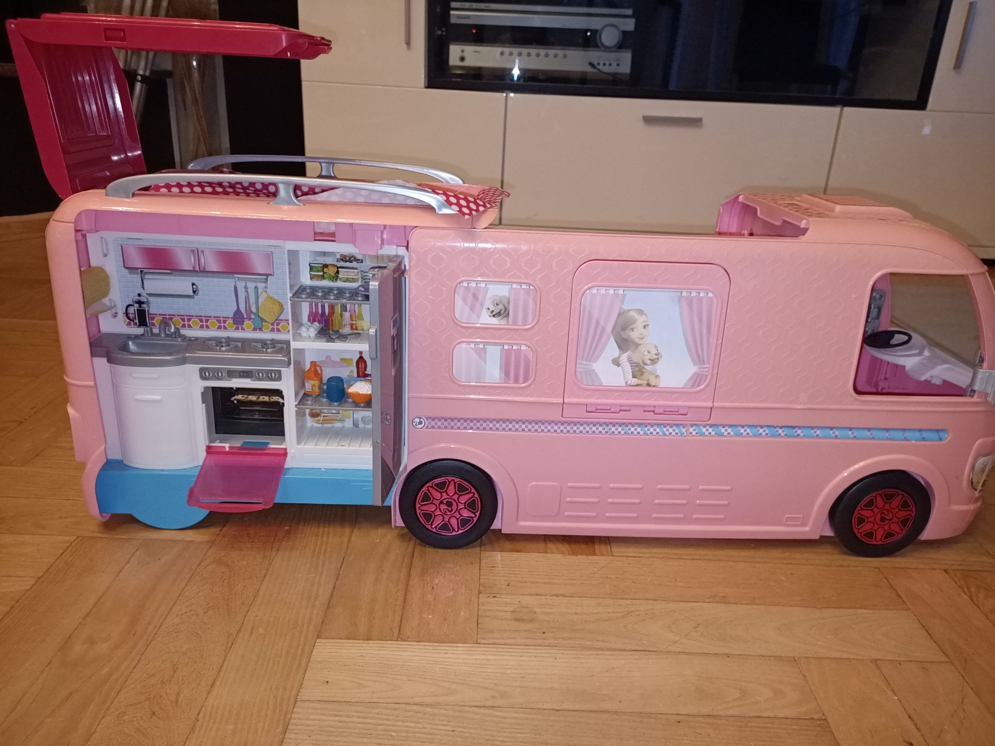 Kamper barbie z basenem