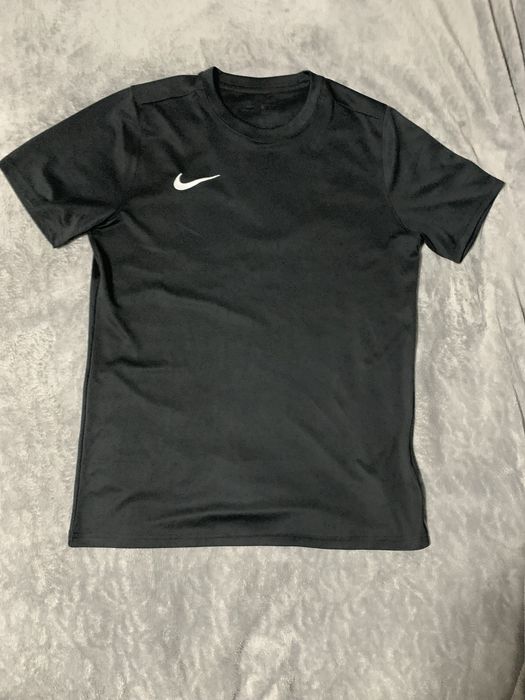 Футболка Nike чорна