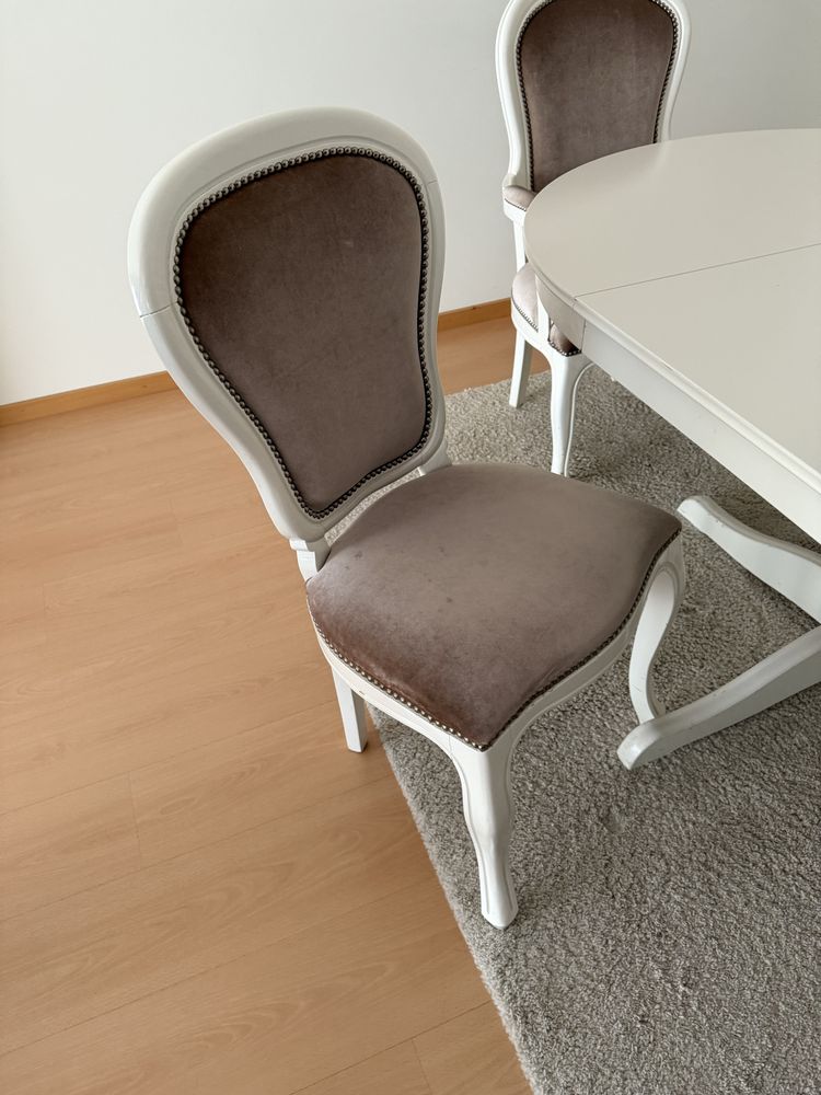 Mesa com cadeiras