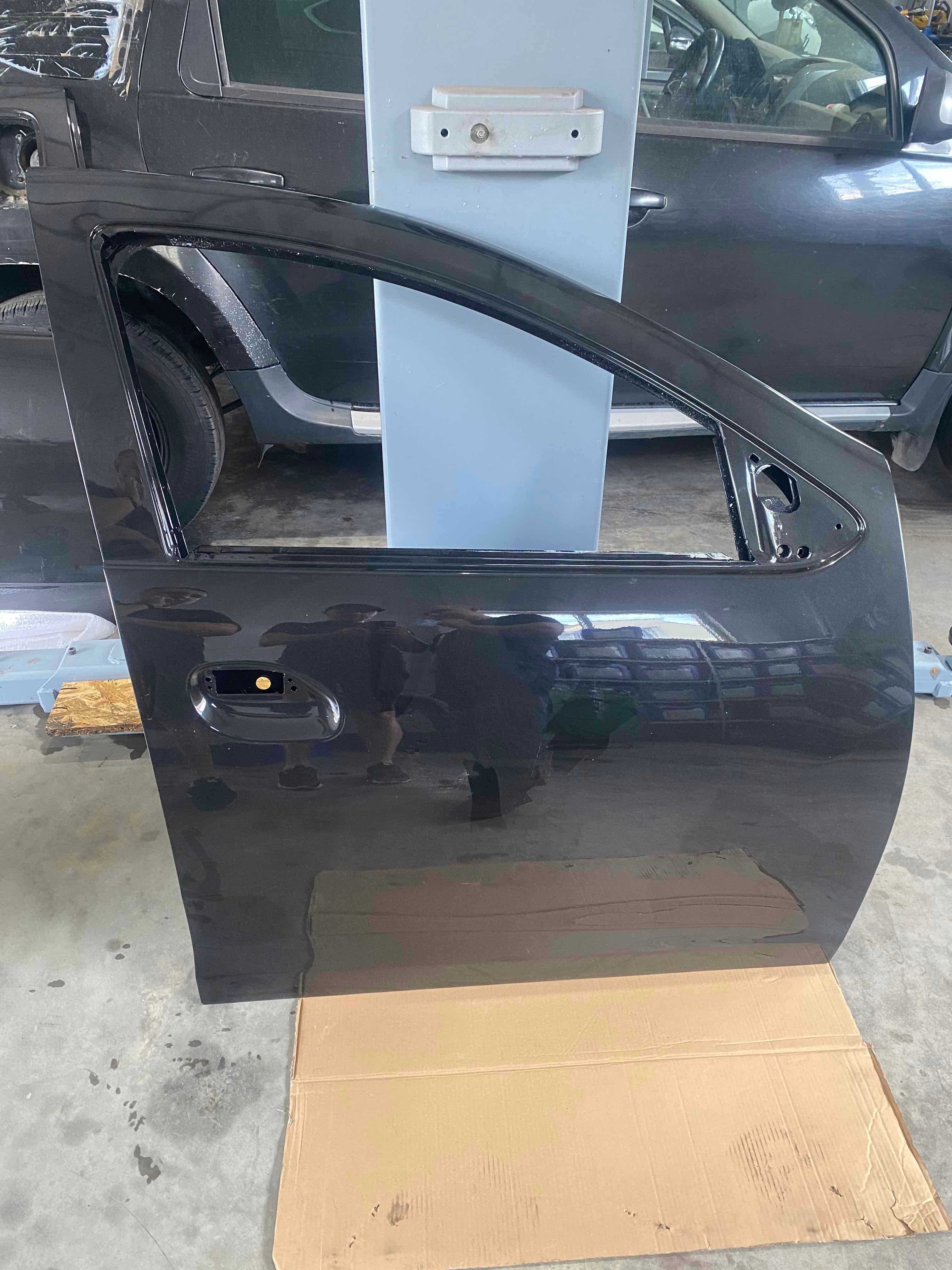 Дверка передня права Renault Duster NV676
