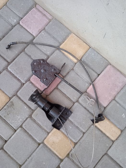 Механізм (домкрат) до запасного кола