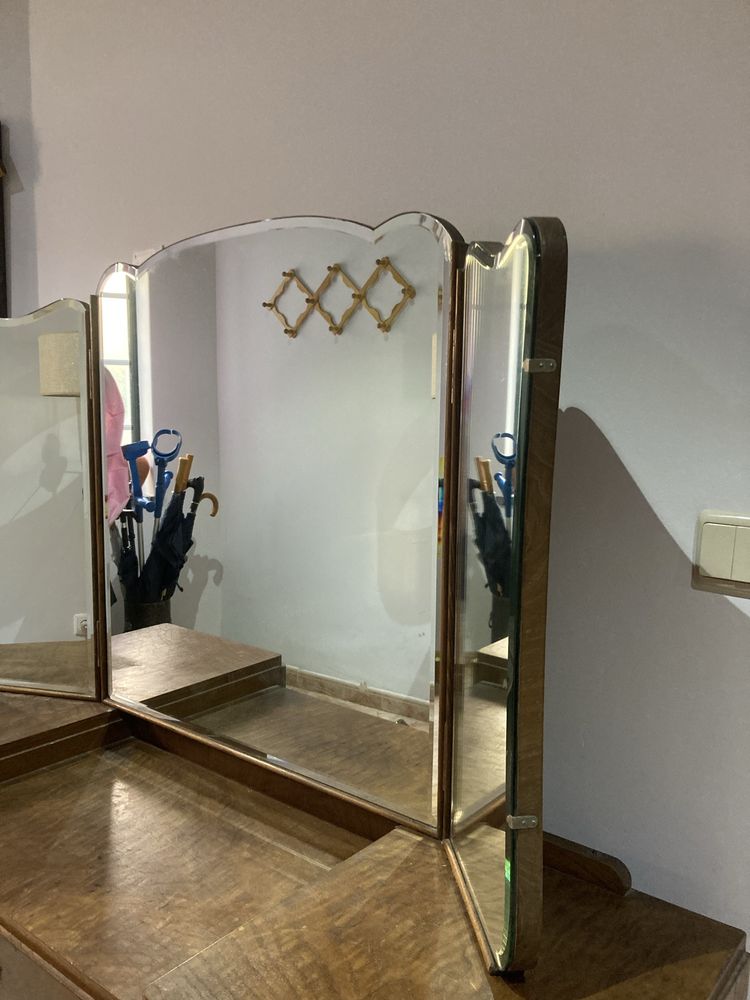 Cómoda vintage com espelho