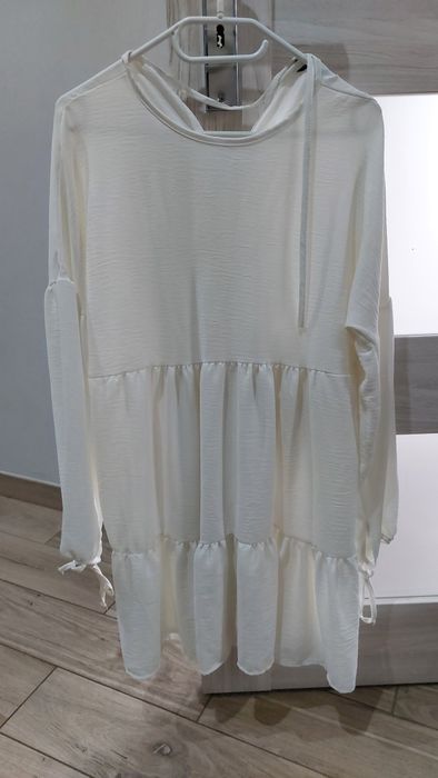 Sukienka w kolorze śmietanki, w stylu boho