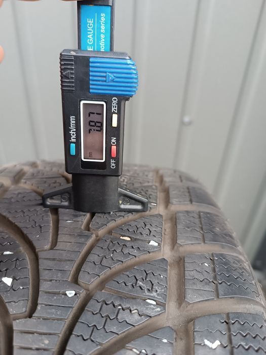 Зимові шини 215/45/17 Bridgestone Blizzak LM-32