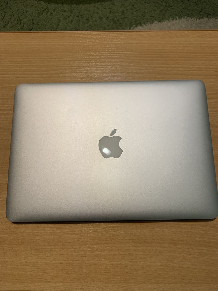 MacBook Pro 13 inches 2014, i5, memory 8, SSD 1Tb