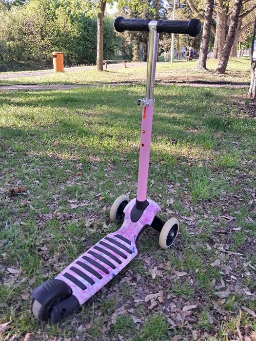 Hulajnoga trójkołowa