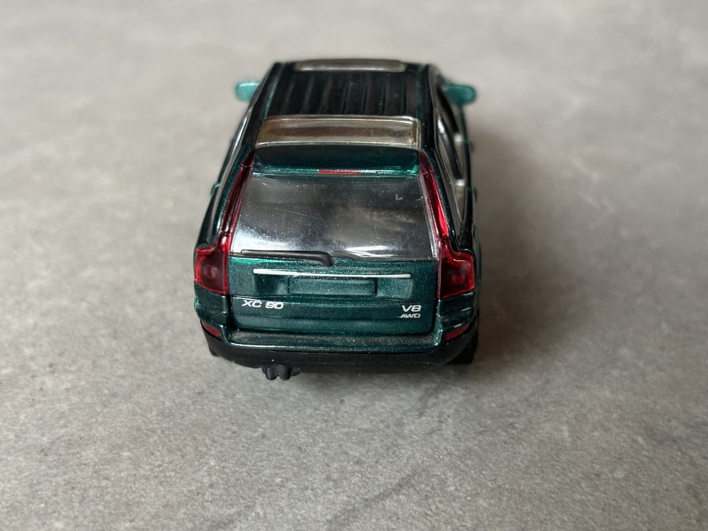 Model Bburago skala 1/43 Volvo XC90 4.4 V8 zielony