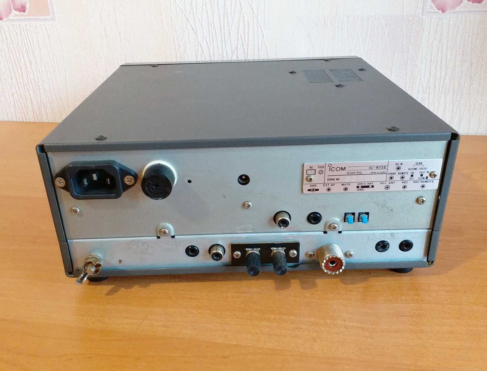 Всеволновый КВ Icom IC-R72