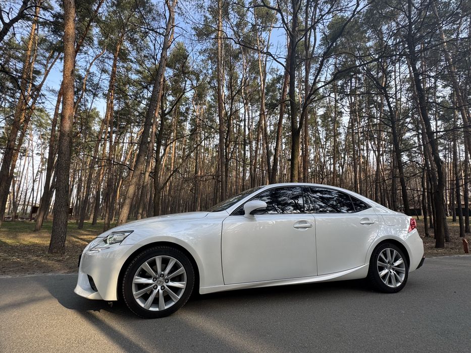 Lexus is 250 - офiцiйне авто,що дарує емоції!