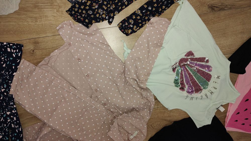 Sprzedam pakę ubrań dla dziewczynki 146/152