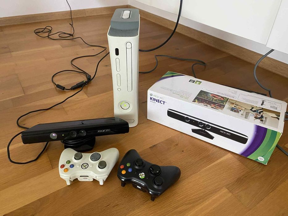 Xbox 360 cały zestaw kinekt 2 pady i wszystkie kable