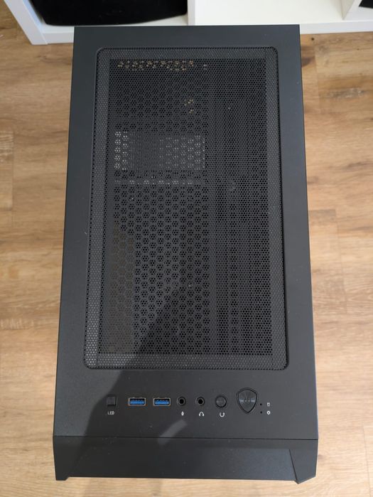 Komputer gamingowy w zastawie z monitorem