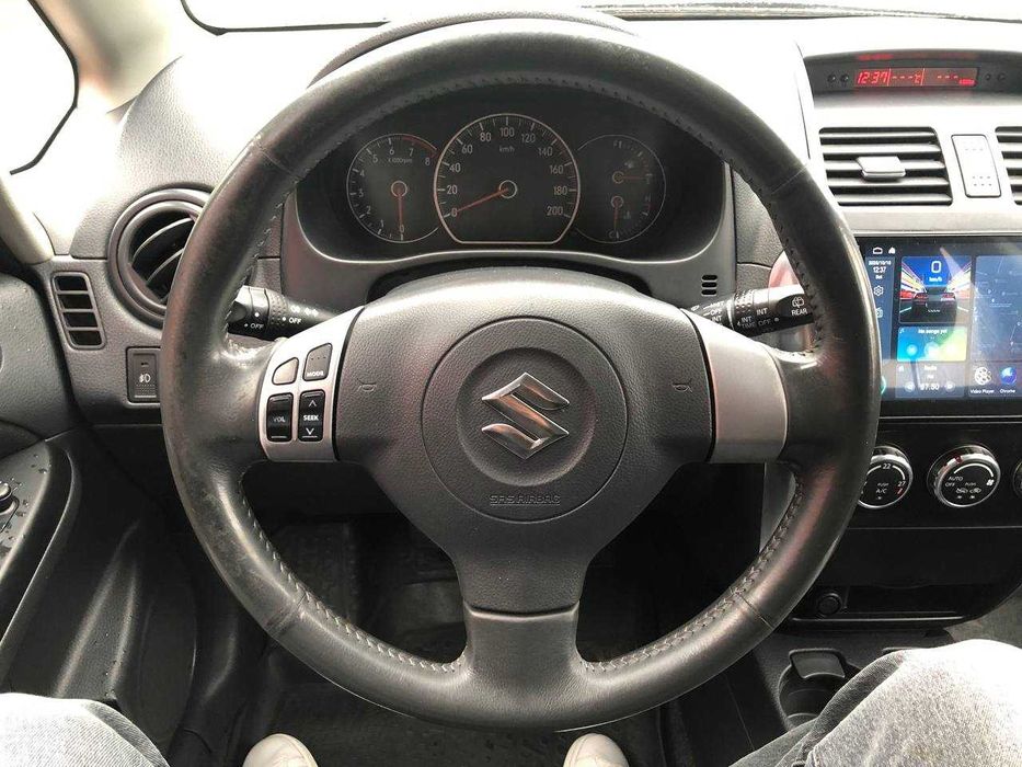 В продажі Suzuki SX-4 2007 року випуску.