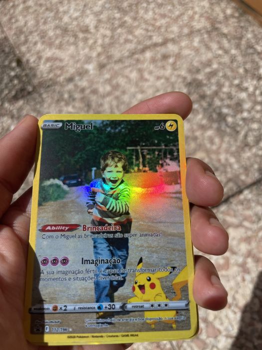 Carta Pokémon holográfica personalizada
