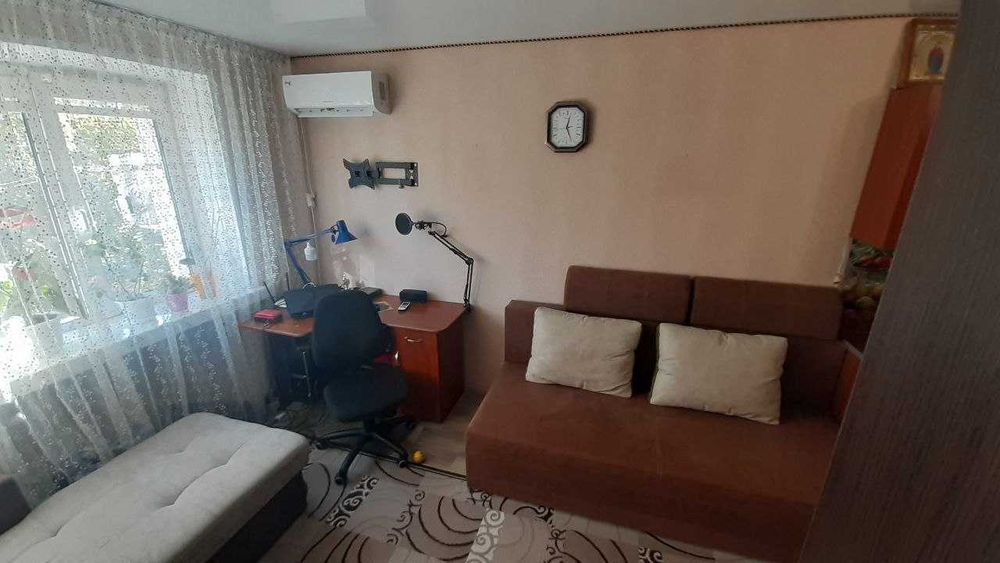 Продаж чудової кімнати на Митниці