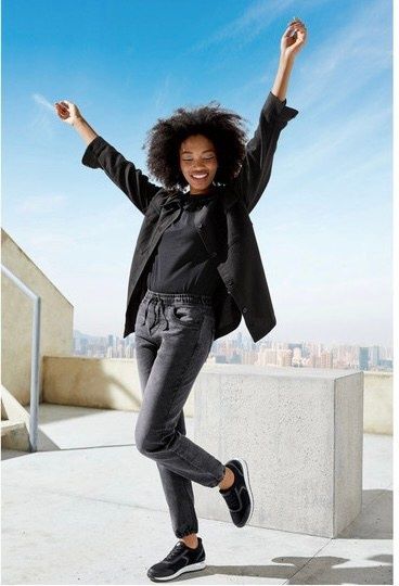 Czarne ciemne modne joggery jeansy spodnie damskie Esmara