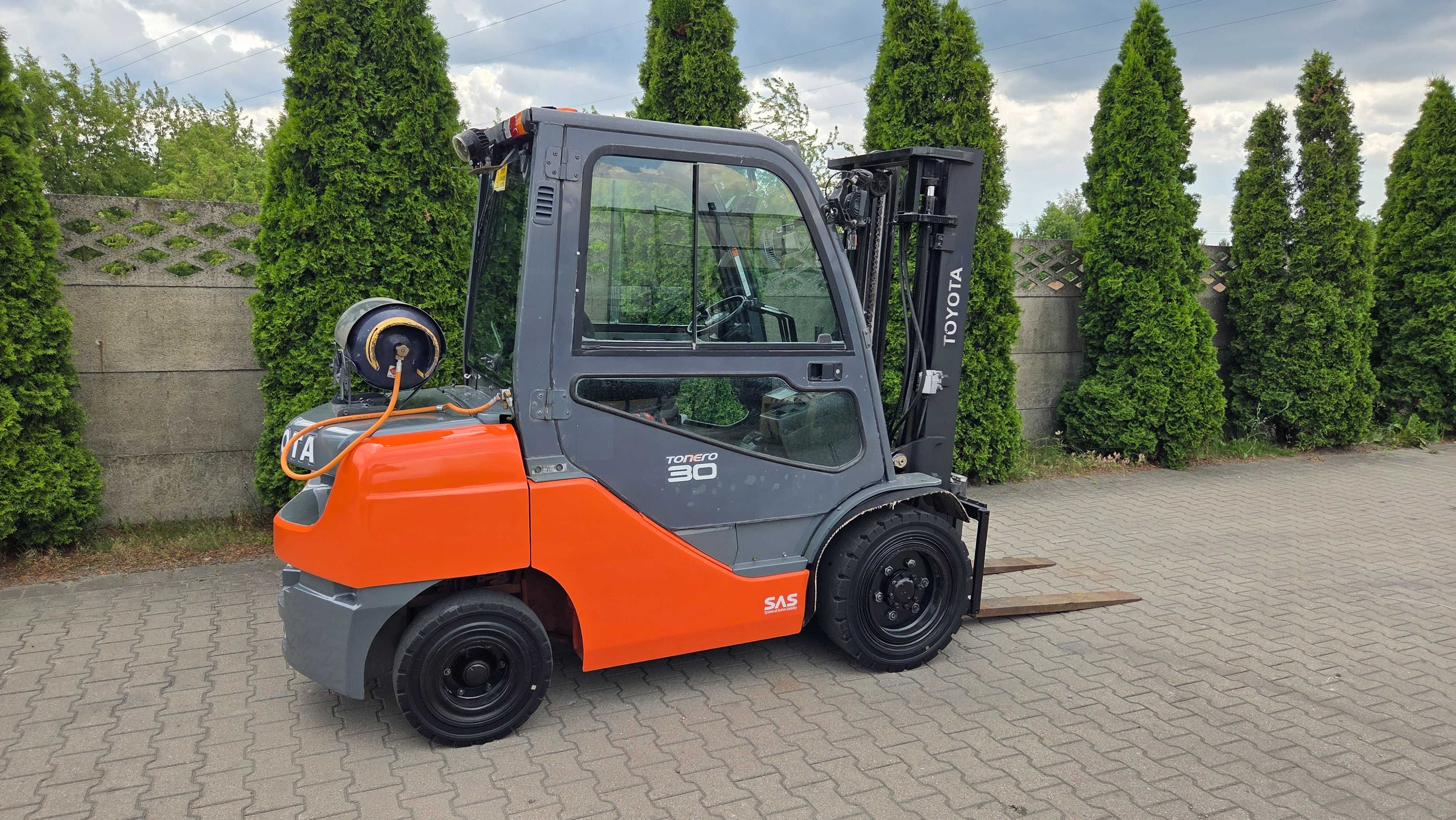 Sprzedam wózek podnośnikowy Toyota 8FGF30 3.0t