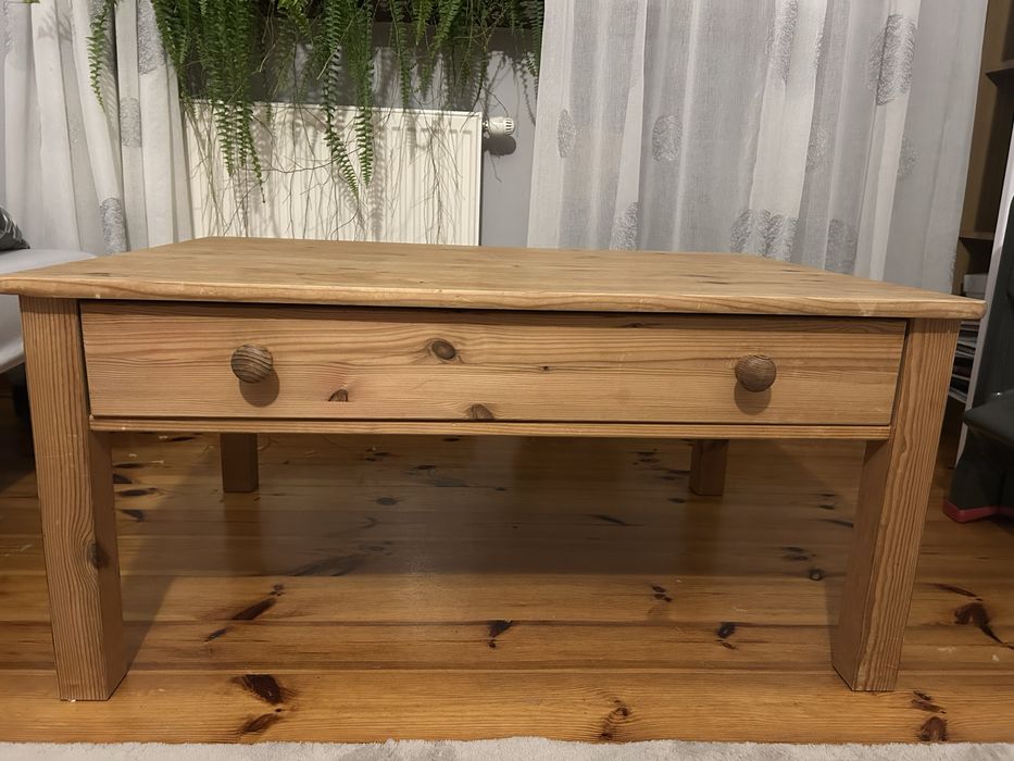 Stolik drewniany z szufladą
