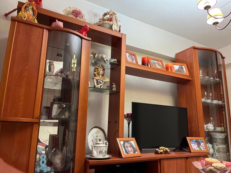 Movel sala completo com estantes de vidro