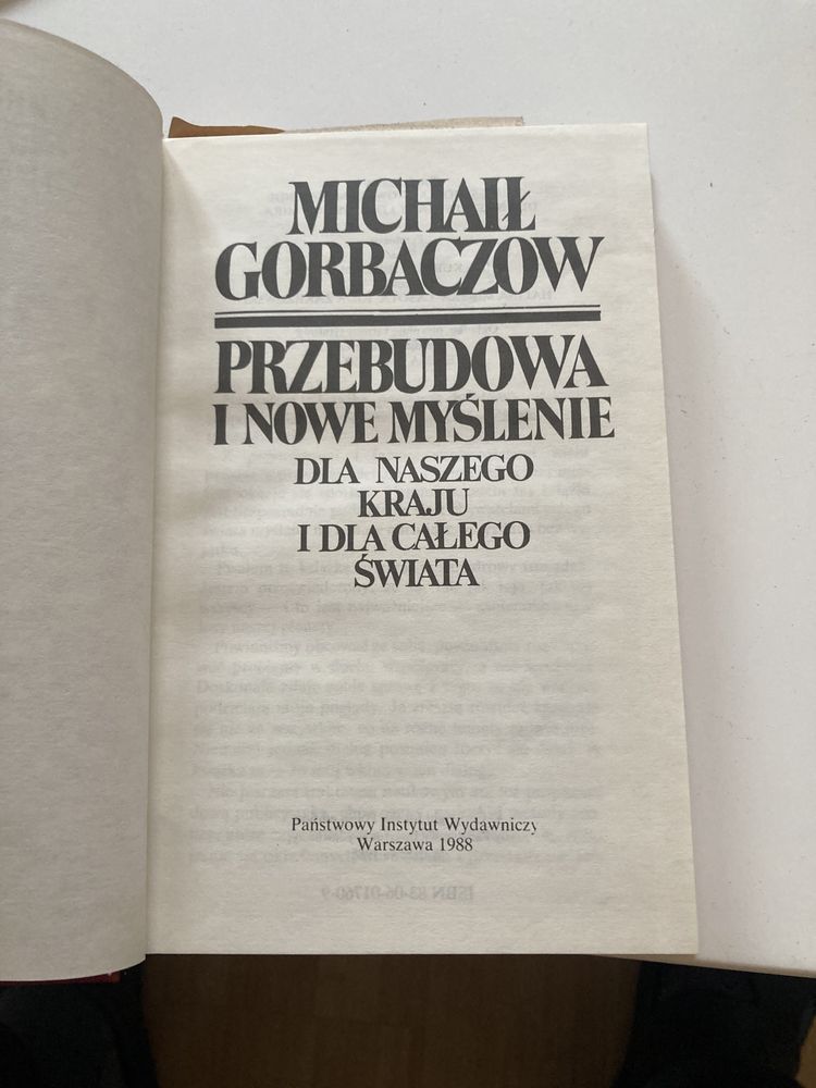 Michaił Gorbaczow ,,Przebudowa i nowe myślenie „1988
