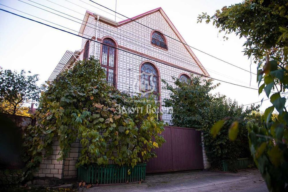 40-ва садова, Славутич, Осокорки,10 хв до метро, будинок 3х поверховий