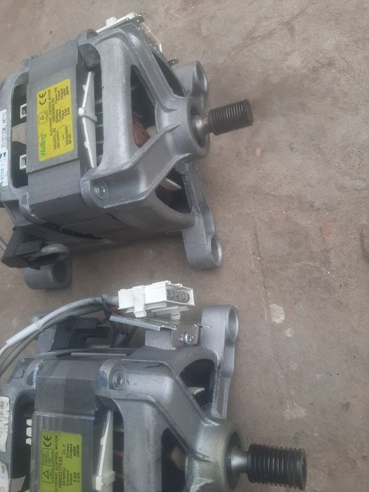 Два Мотор на стиральную машинку Индезит