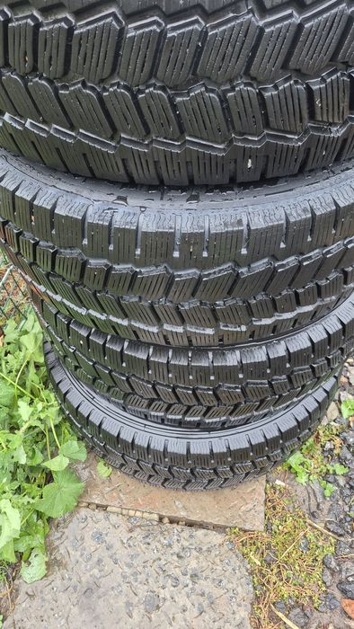Продам резину 235/65/16 c