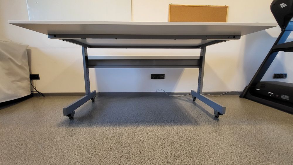 Mobilny stół roboczy
