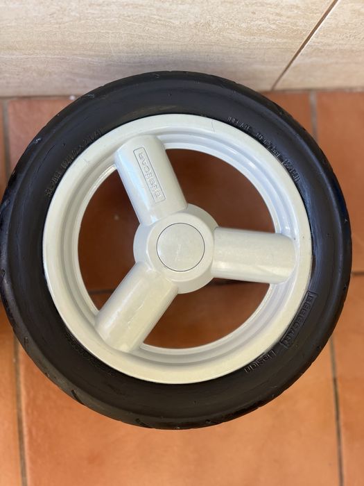 Rodas Todo-o-terreno para carrinho Bebecar