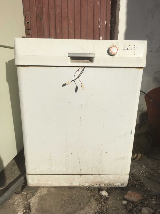 Посудомийна машина ELECTROLUX ESF 63020 (на запчастини)