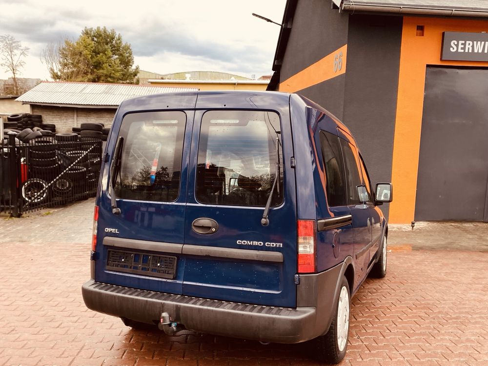 sprzedam opel combo rok 2008 poj 1,3 przeb klimatyzacja  5-osób