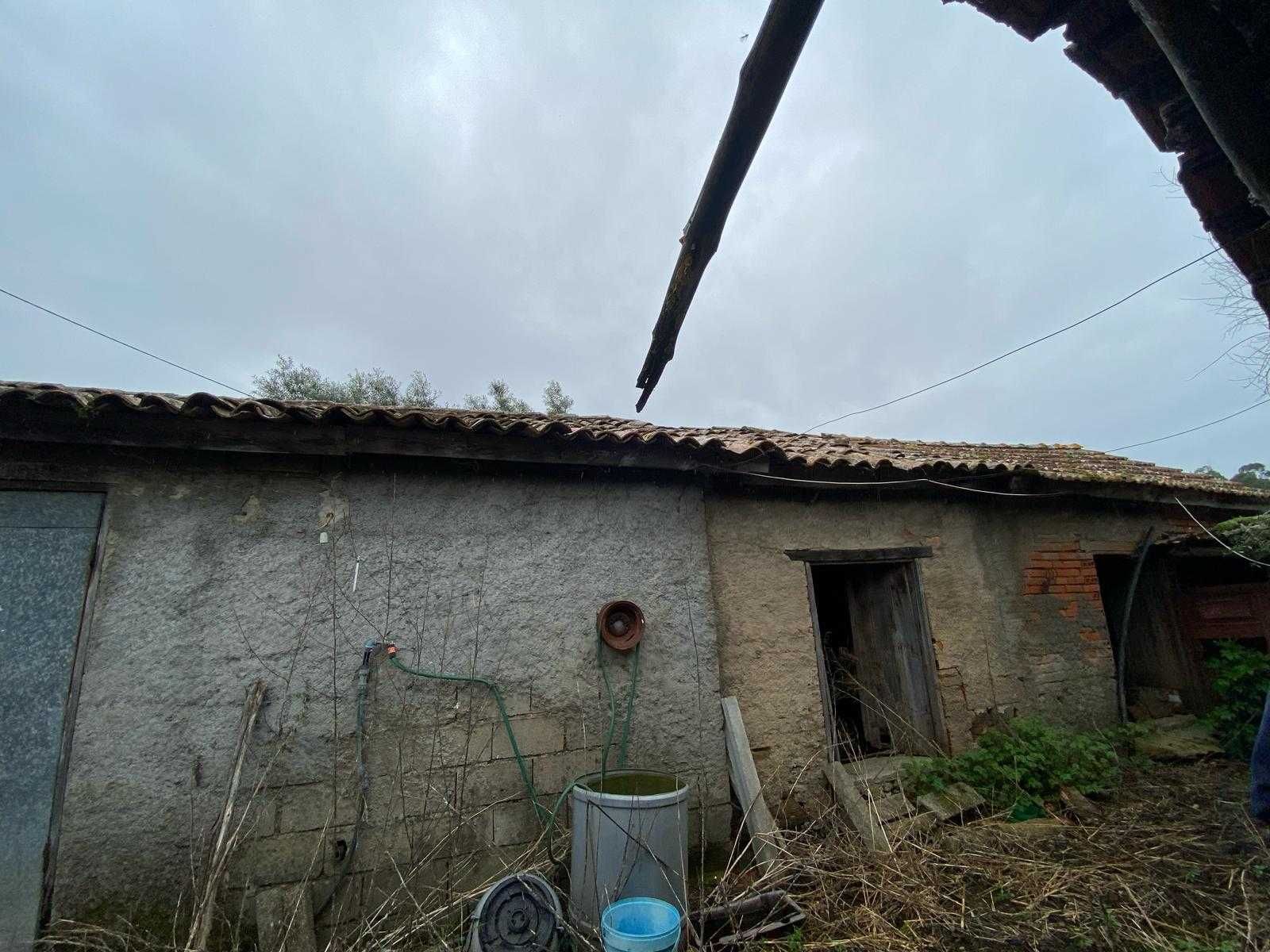 Casa de arrumos para reconstruir