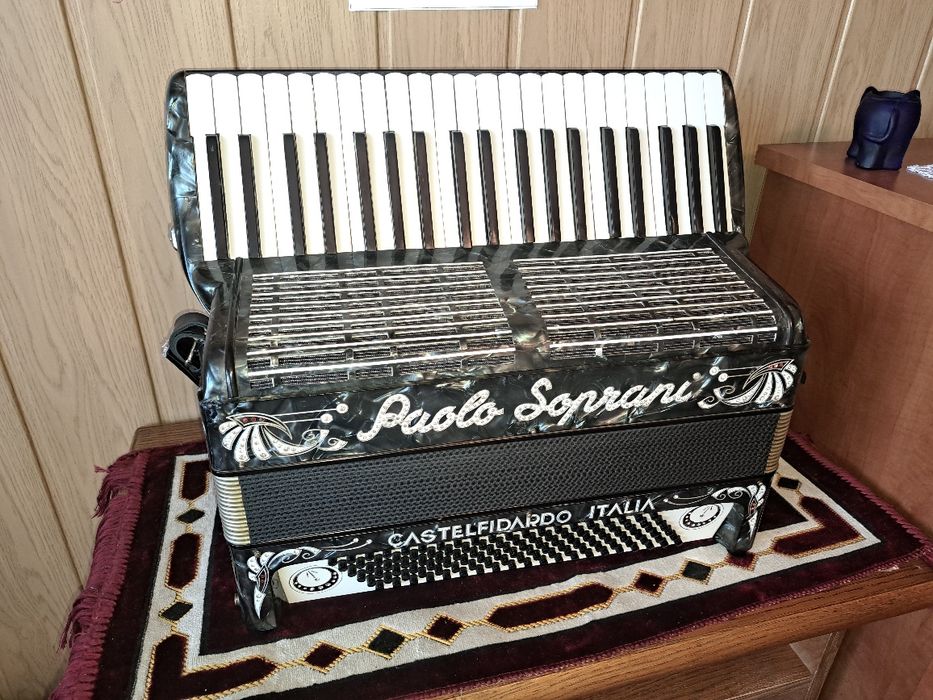 Akordeon Paolo Soprani 120bas cztery chóry