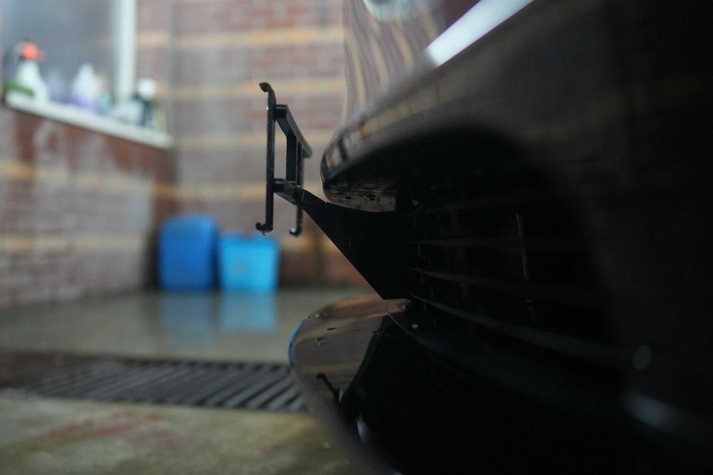 Крепление под номер знак Tesla Model S X Plaid (Номерная рамка)