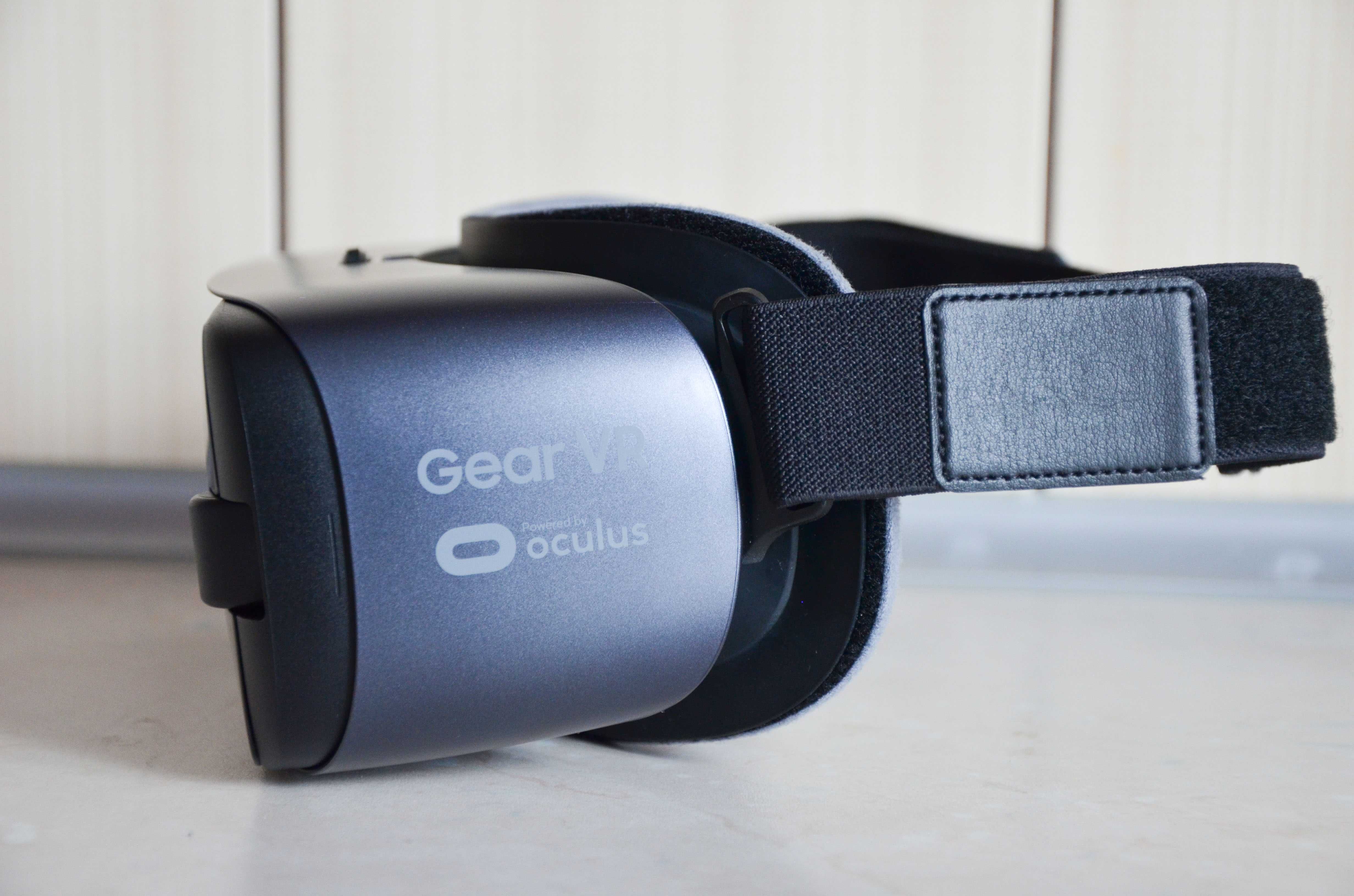 Очки виртуальной реальности Samsung Gear VR SM-R325 with controller