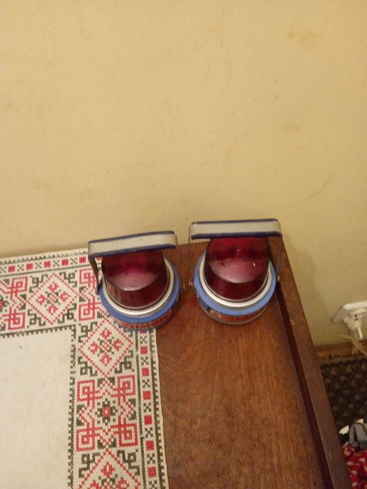 Продаю два ліхтарика ціна за 2 га 50 грн