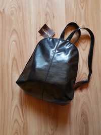 Czarny plecak ze skóry ekologicznej marki Kemer