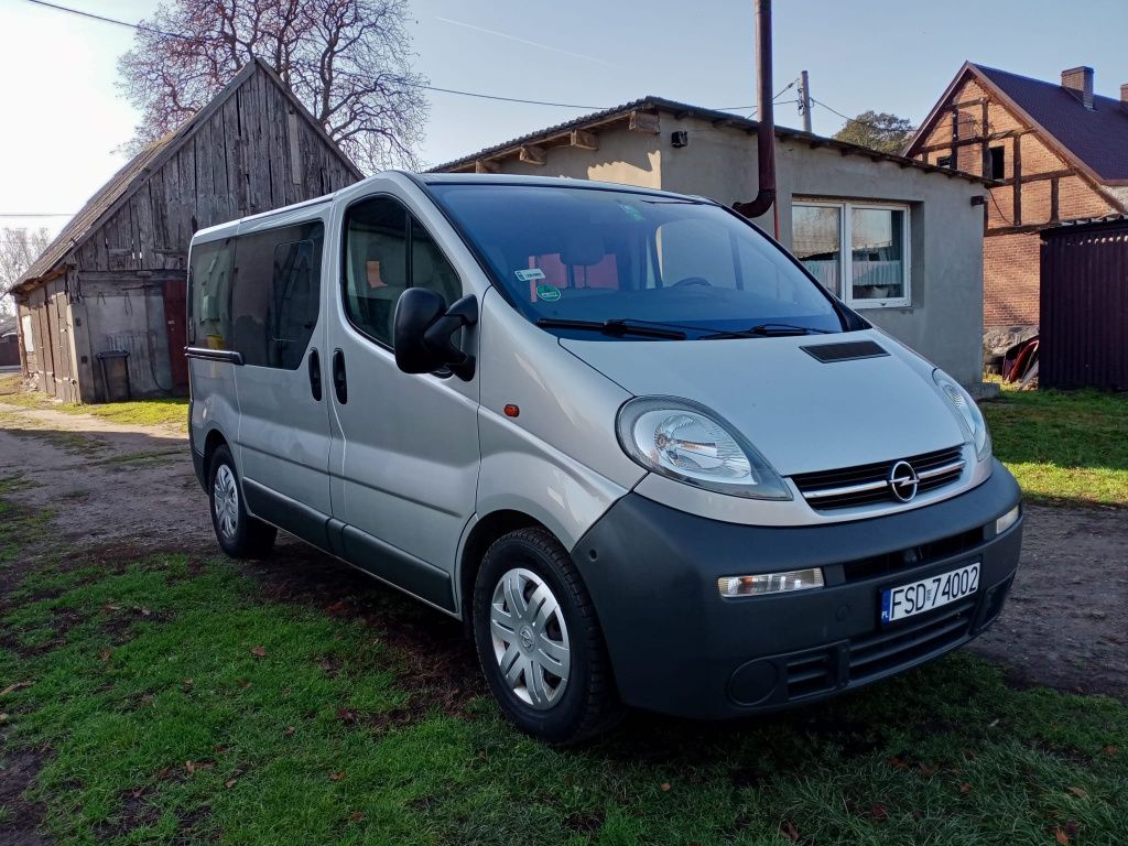 Wynajem Busa Opel Vivaro 9 Osobowy