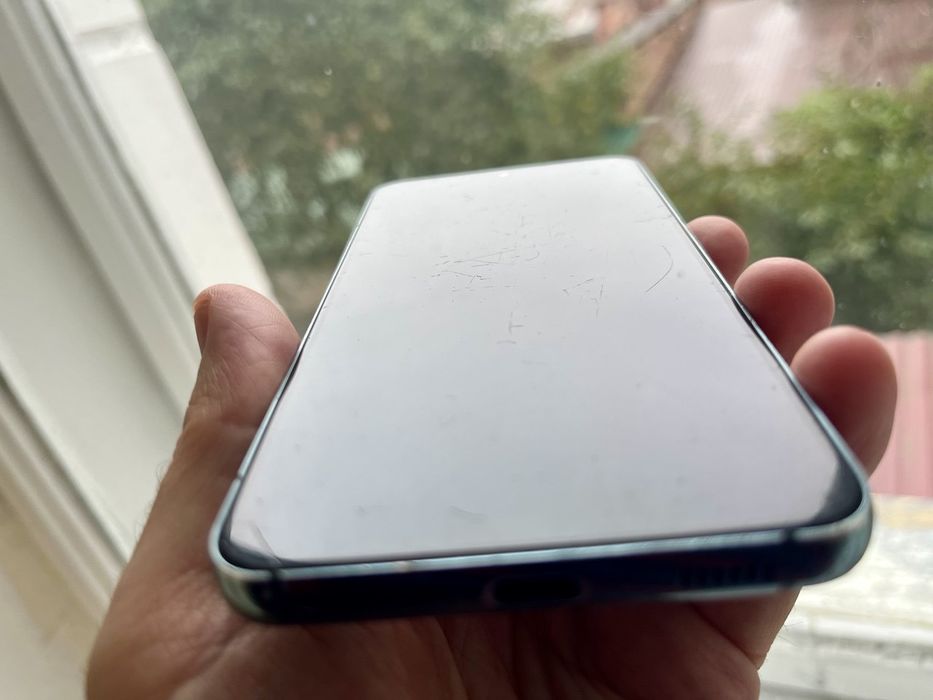 Samsung Galaxy S22 5G 8/128.  Snapdragon 8 Gen 1.