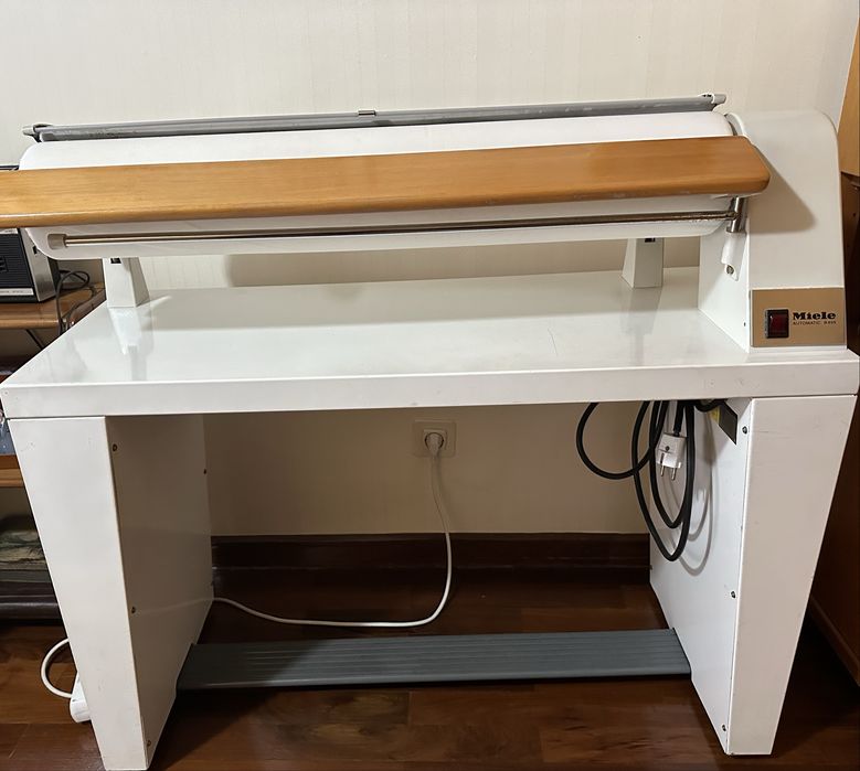 Maquina passar a ferro Miele B855