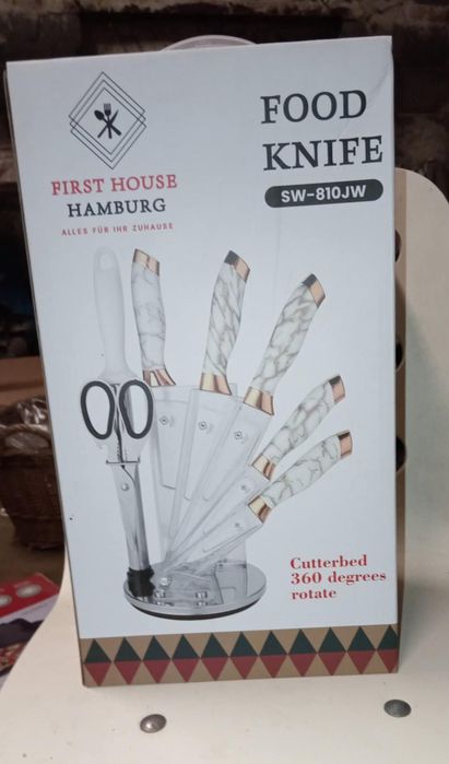 Noże na stojaku z ostrzałka